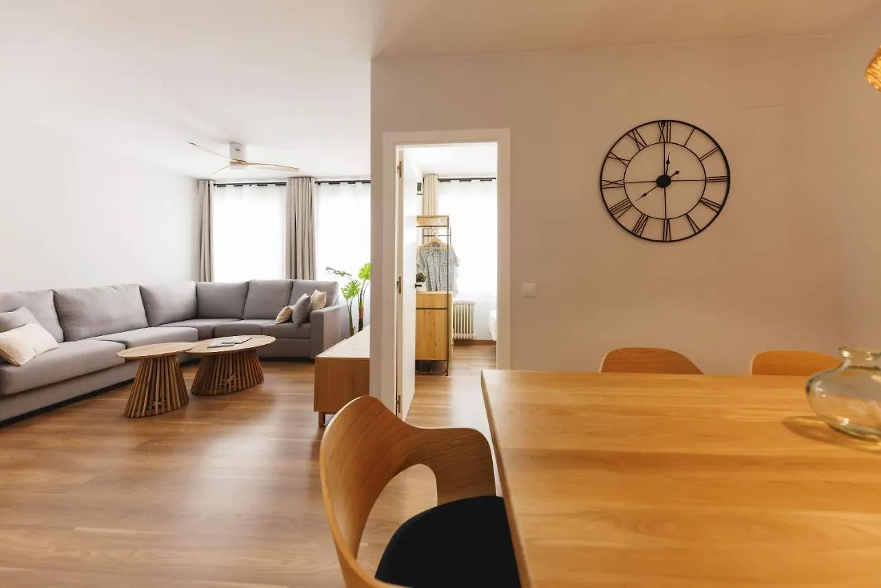 Bravissimo Figuerola, Spacious 3-Bedroom Apartment Girona 0*,  Španělsko
