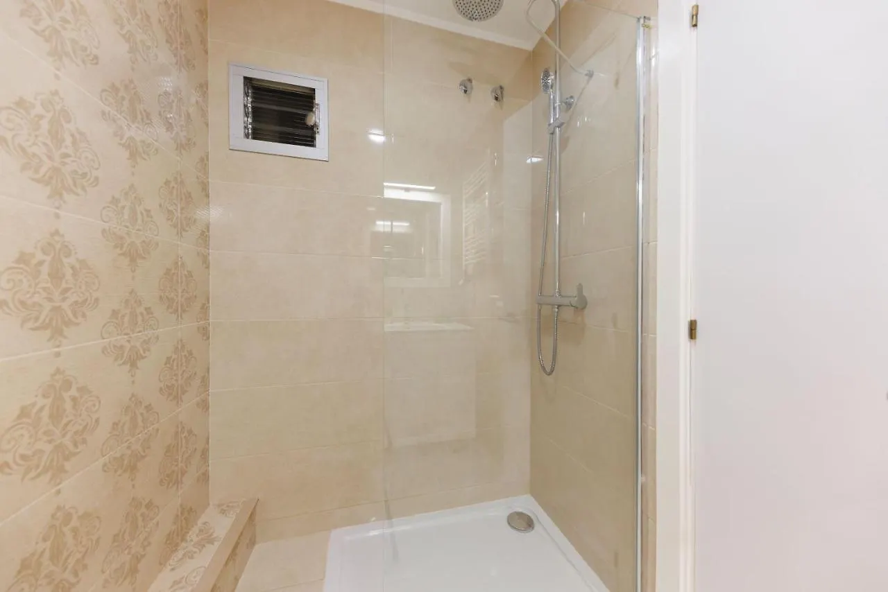 Bravissimo Figuerola, Spacious 3-Bedroom Apartment Girona